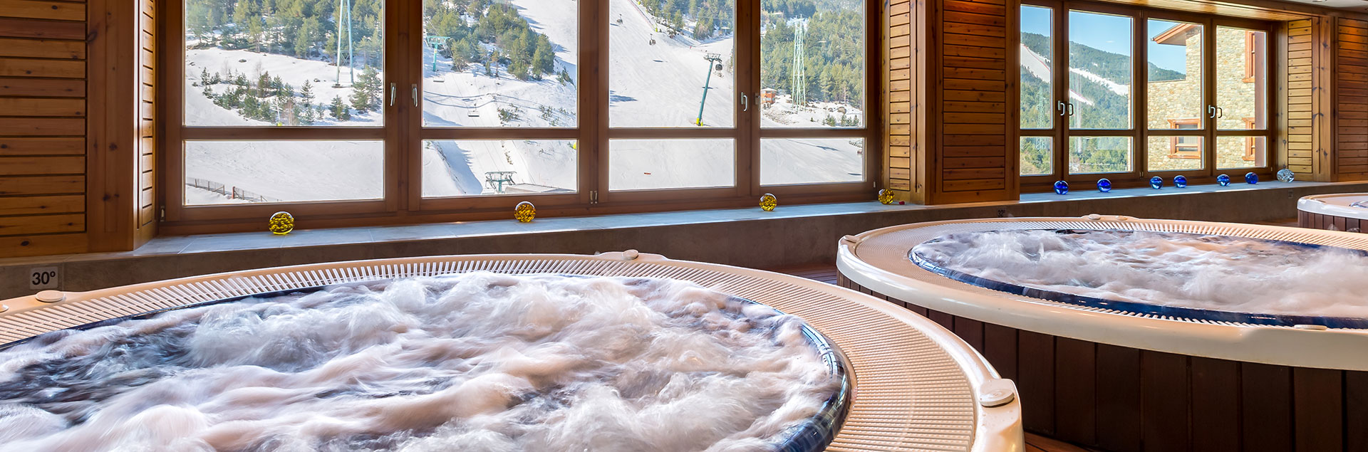 jacuzzi spa amb vistes a grandvalira soldeu